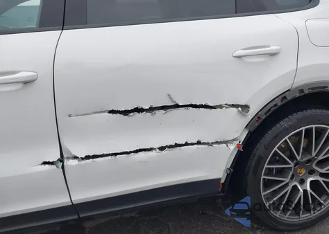 2021 Porsche Cayenne E-Hybrid z USA, uszkodzony, nr VIN WP1AE2AY5MDA24796